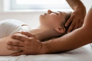 Contractura de trapecio y cervicales: qué masaje la saca y cuántas sesiones lleva